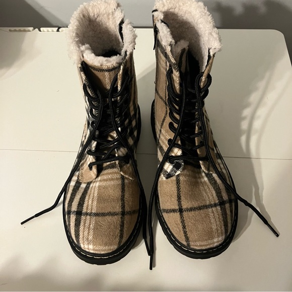 Torrid Plaid Combat Boots - Beige, Cream, Black - Women’s 7.5WW (Extra Wide) - Picture 8 of 10
